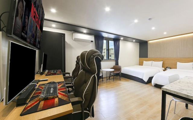 Hotel Advance