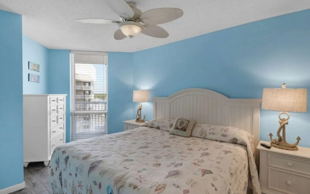 Pelican Walk 904