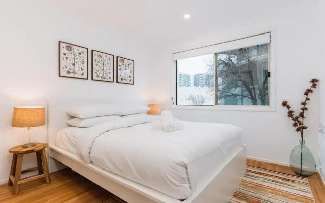 Lakeside 3-bed Apartment With Jacuzzi