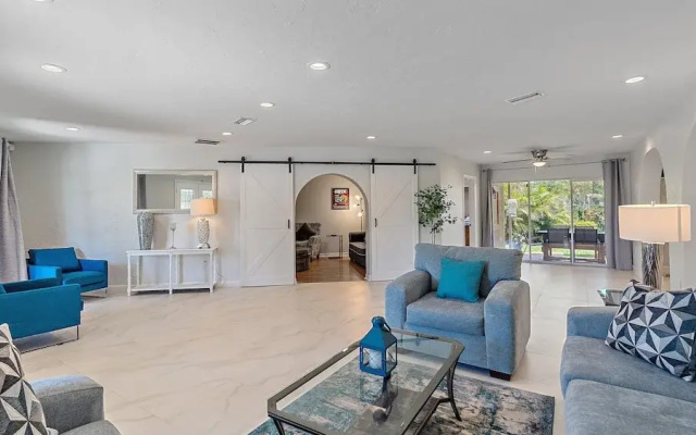 Paradise Palace 4 Bedroom Home by RedAwning