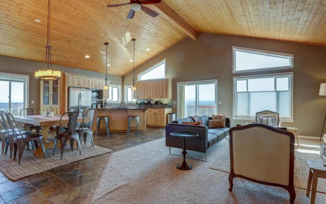Golden Butte 4 Bedroom Home by RedAwning