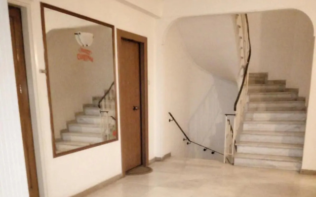 Courtyard Apt - Central Athens