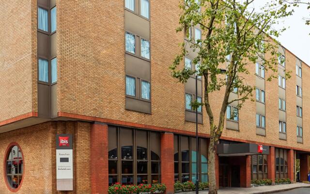 Отель ibis London Euston Station - St Pancras International вид на фасад