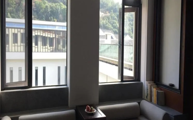 Ruyi Ge Putongshan International Buddhism Culture Communication Center