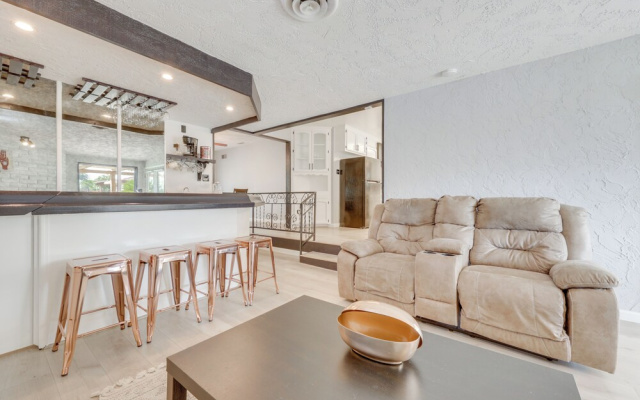 Spacious Home - 6 Mi to Downtown Fresno!