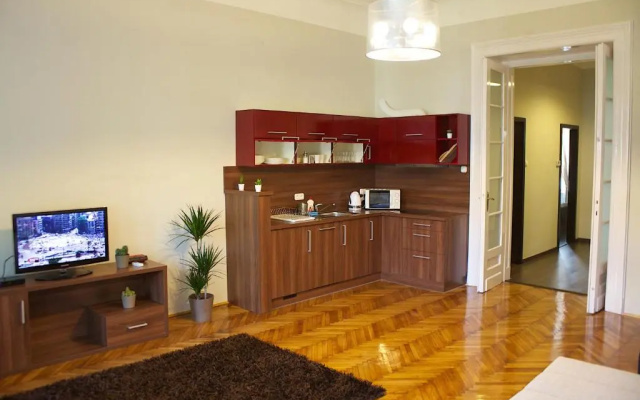 Five Seasons Apartment