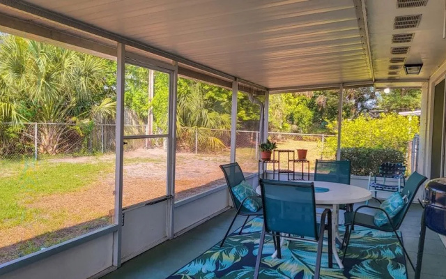 NEW Retro Relaxation in Stylish Rockledge Oasis