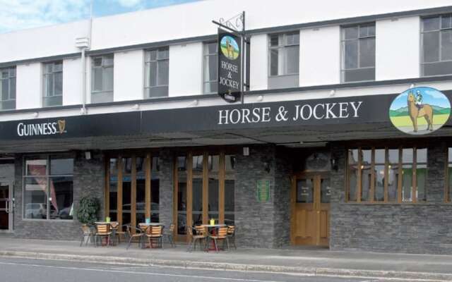 Отель Horse and Jockey Inn вид на фасад