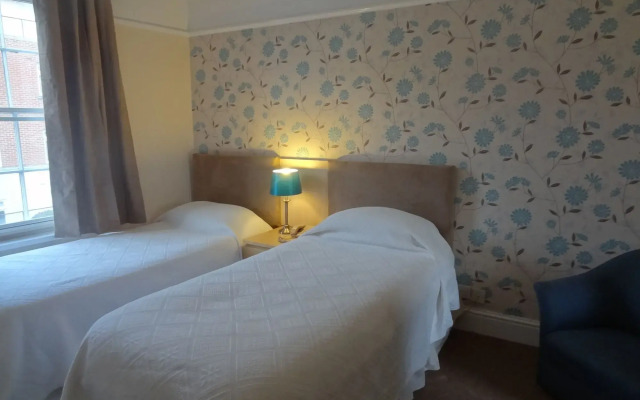 The Edward Hotel