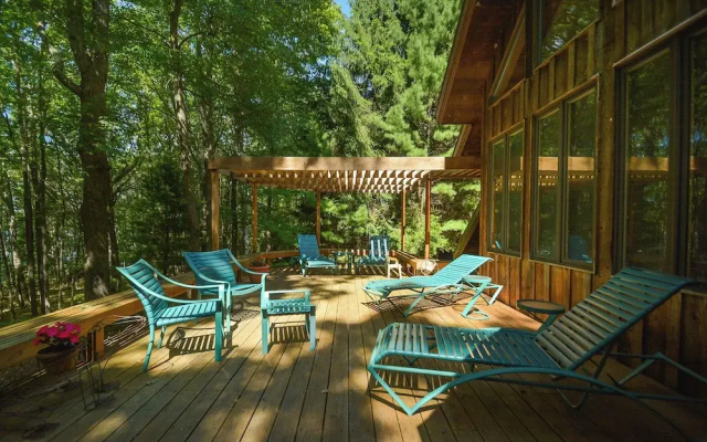 Shoreline Chateau by Taylor Made Deep Creek
