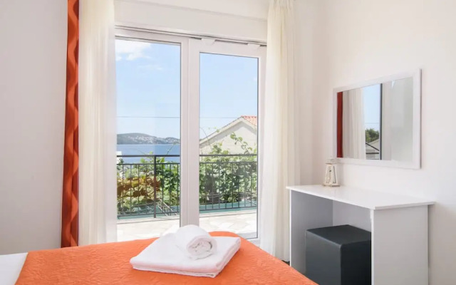 A3 90m2 apt W.shared Pool & Balcony,next to Beach