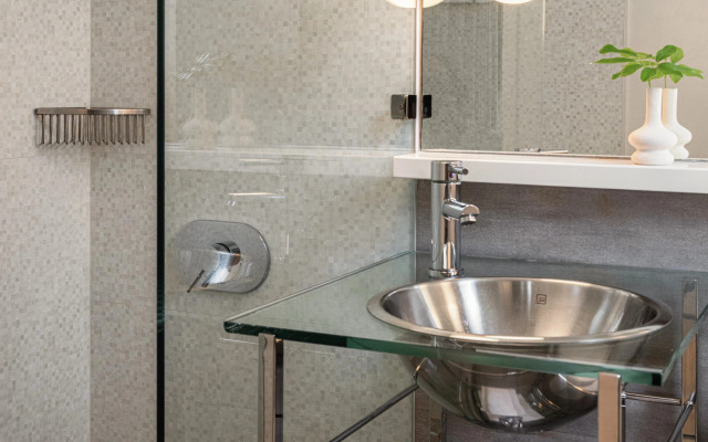 Kimpton Surfcomber Hotel by IHG