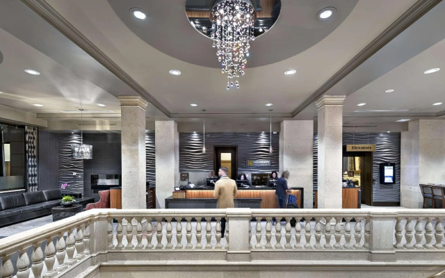 One King West Hotel & Residence