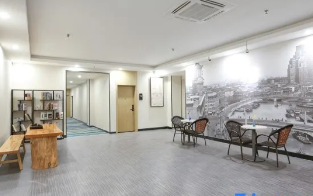 Yimi Hotel (Guangzhou Fangcun Metro Station Huadi)