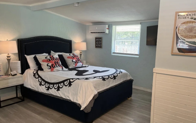 Neptune's Grotto Waterfront Retreat