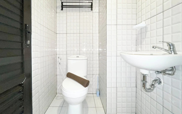 Modern Look Studio At De Prima Apartment