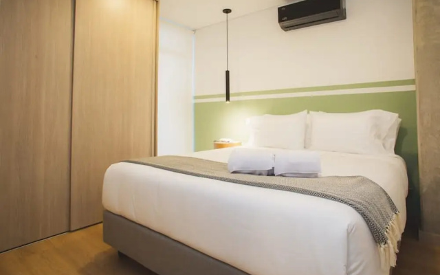 Amazing w Balcony 3 BR in Laureles Medell n