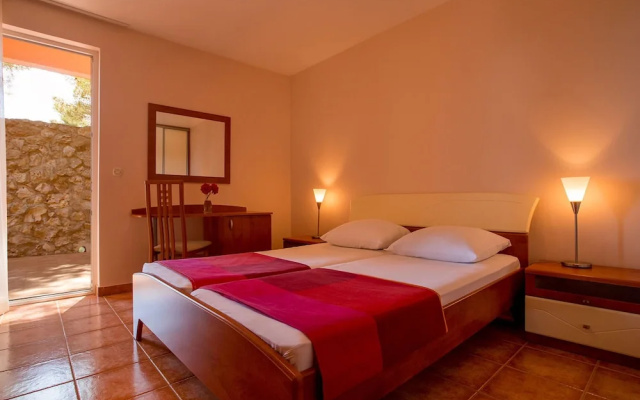 Apartment with Sea View And Ac, 12 Km From Sibenik