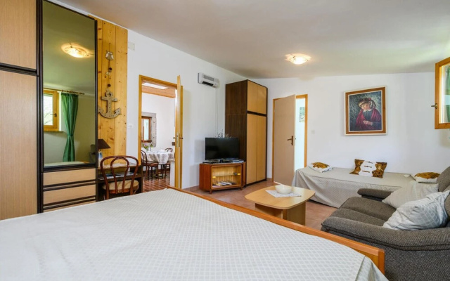 Awesome Apartment in Labin With 1 Bedrooms and Wifi