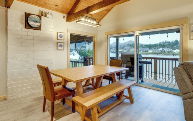 Riverfront Coastal Retreat With Easy Beach Access