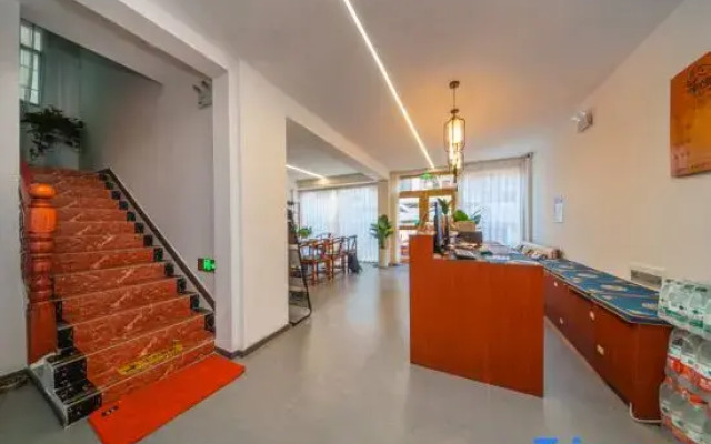 Phoenix Ancient City Warm Heart Pavilion Homestay