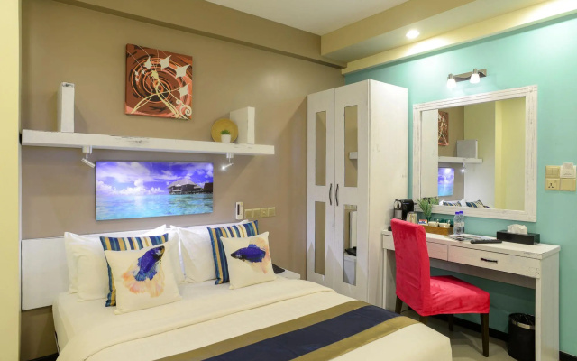 Laze by Somerset Inn