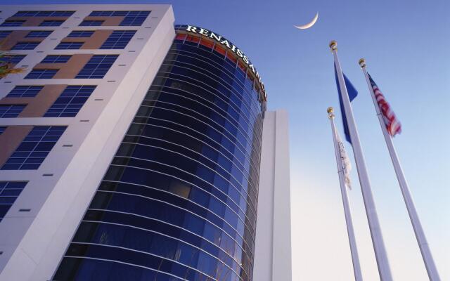 Renaissance Las Vegas Hotel вид на фасад