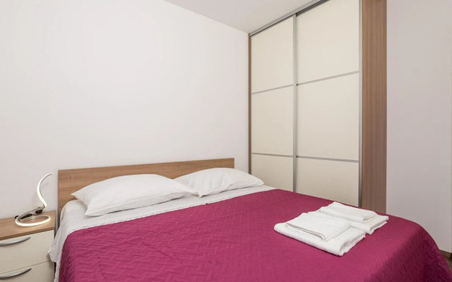 Beautiful Apartment in Povljana With Wifi and 2 Bedrooms