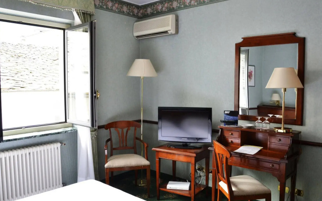 Hotel De la Ville