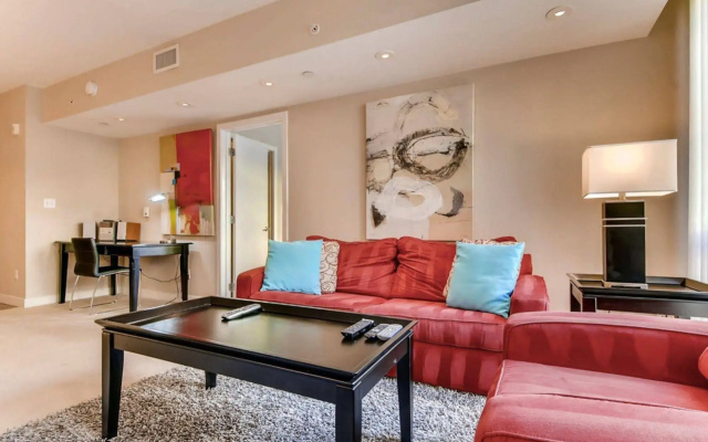 Global Luxury Suites at Tiverton Ave