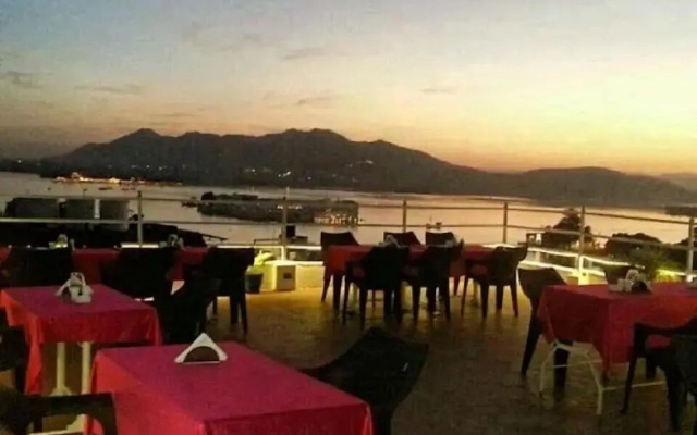 Hotel Saffron Restaurant and Bar