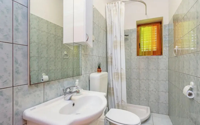 Inviting Apartment in Vinkuran near Sea