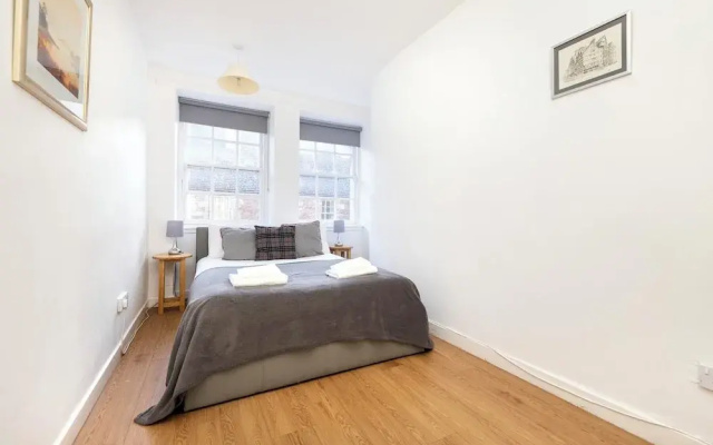 Charming City Apartment on Royal Mile