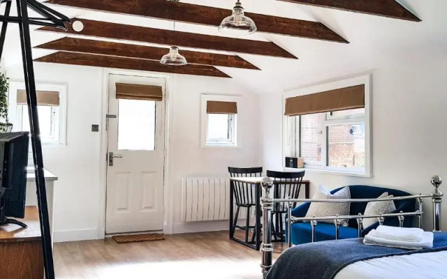 The Annexe - Private, Self-Contained with Parking (Adults Only)