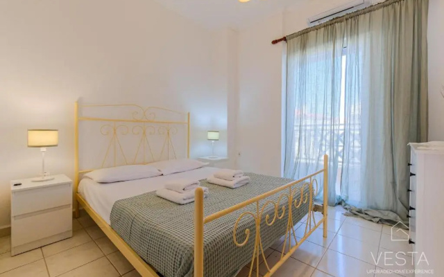 Waterlily 3-bedroom Maisonette, 75m to sandy beach