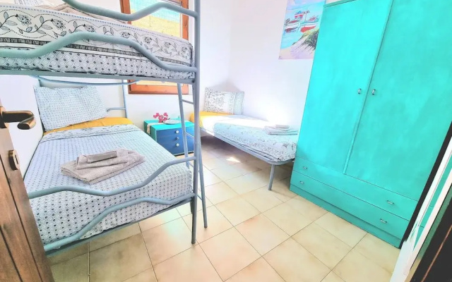 4 Bedroom Villa With Garden 3 min Walk From Beach!