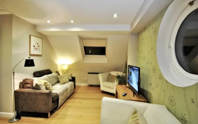 The Courtyard 10