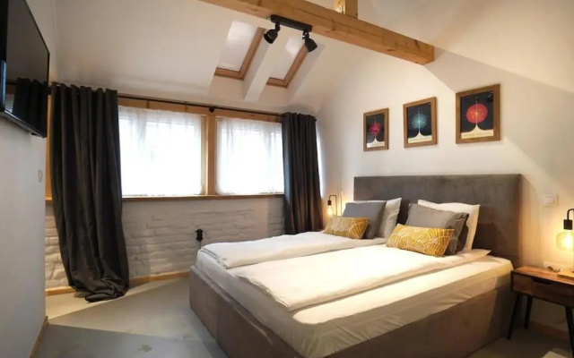 Modern and Specious 3-Bedroom Entire House