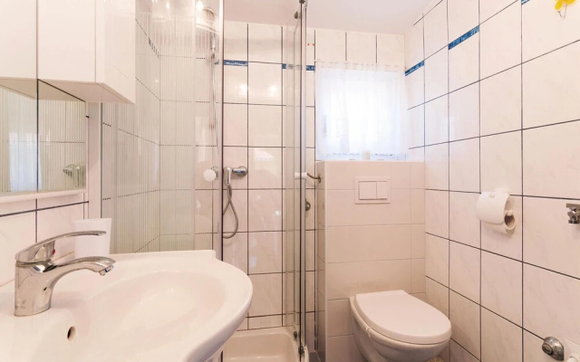Amazing Home in Privlaka With 4 Bedrooms and Wifi