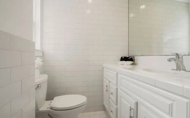 Lakefront Retreat  WaterViews 3BR 1.5BA