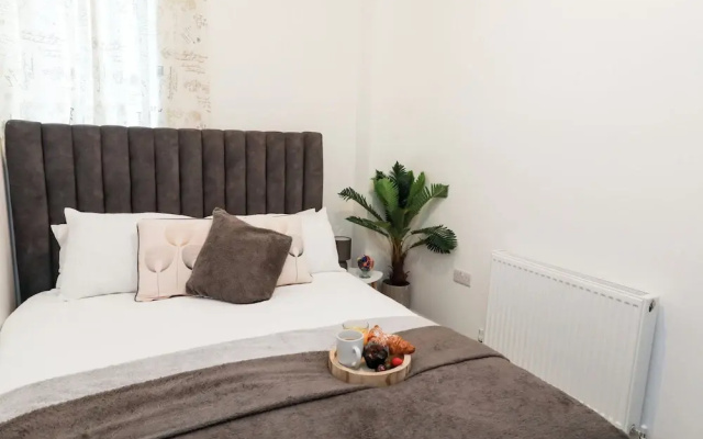 Victoria Road Apartment in Stoke