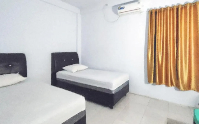 Hotel Fadhila Topoyo