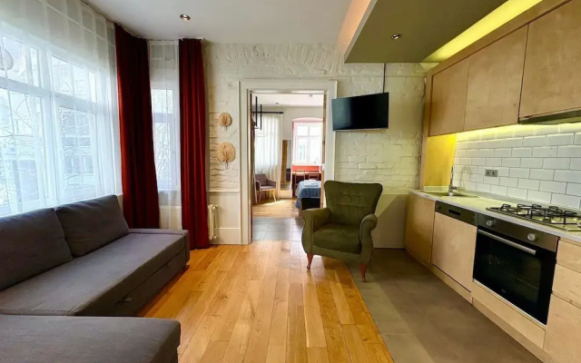 Galata Port Flats Chakra 3