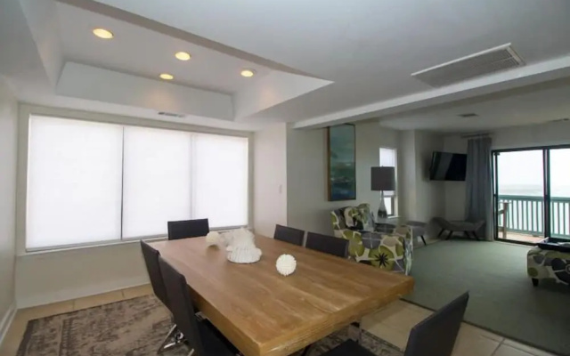 Bright Ocean View Condo Steps From Dining, Golf, Pool, & Beach