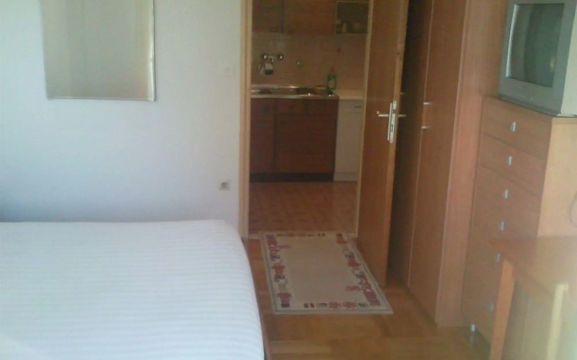 Apartments and rooms Rogosic