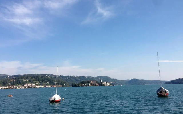 emy lake orta