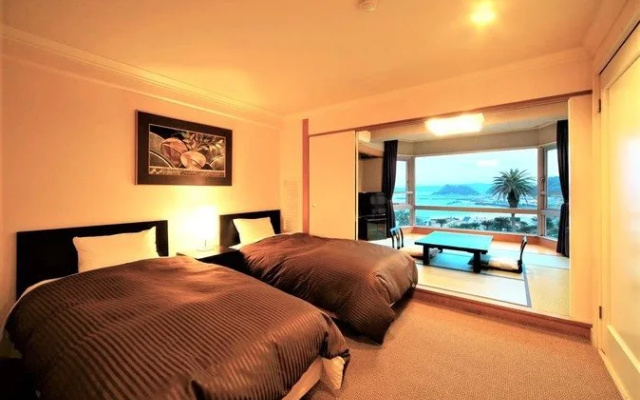 Kamogawa Hills Resort Hotel
