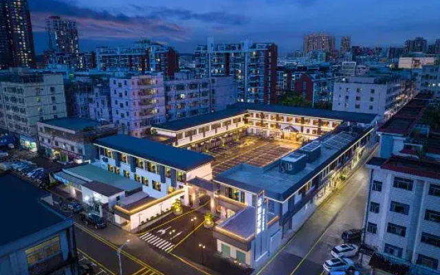 Longyi International Hotel（Xintangwei Subway Station）