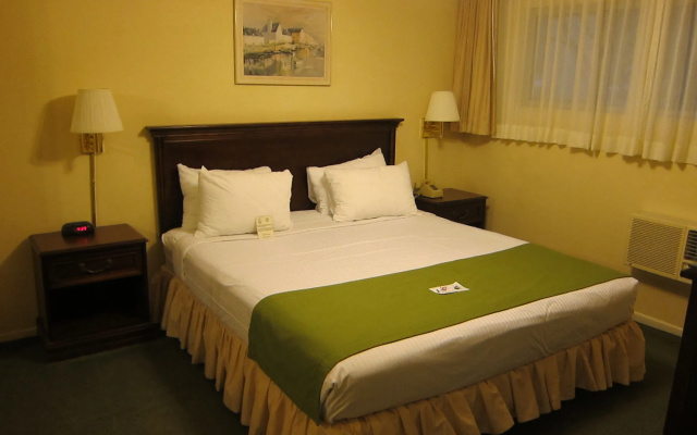 Hollywood Orchid Suites