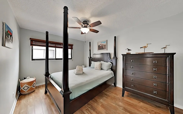 570queen 2 Bedroom Condo